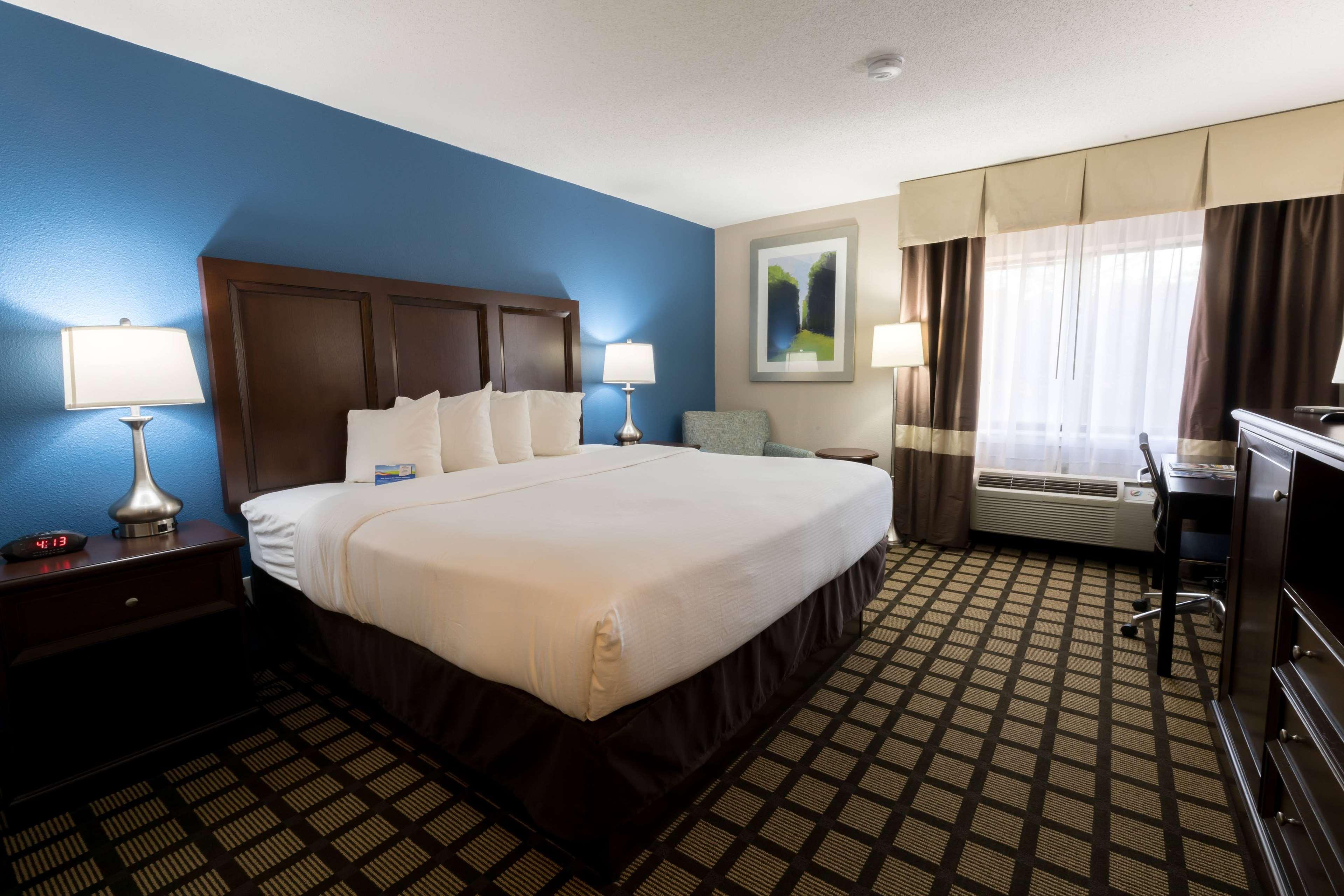 Baymont by Wyndham Detroit Airport/Romulus Hotel Exterior foto